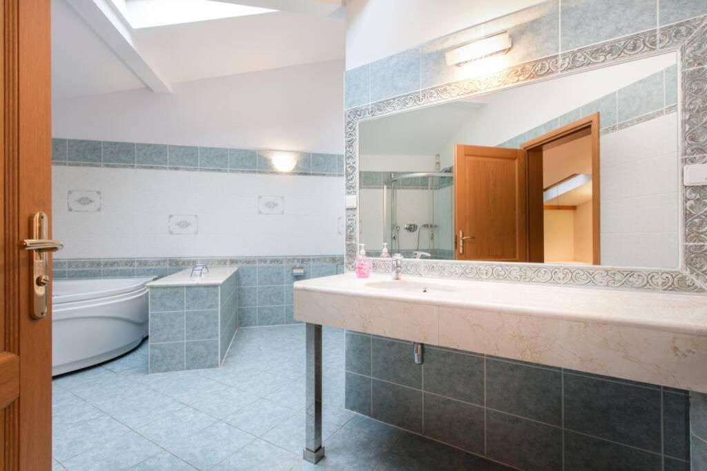 Florianska Penthouse Delux Lägenhet Kraków Exteriör bild